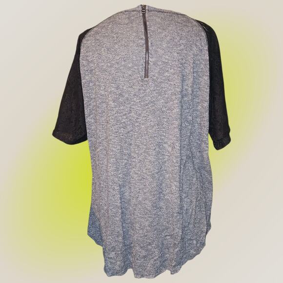 Torrid Short Sleeve Shirt Size 3 - Picture 2 of 6